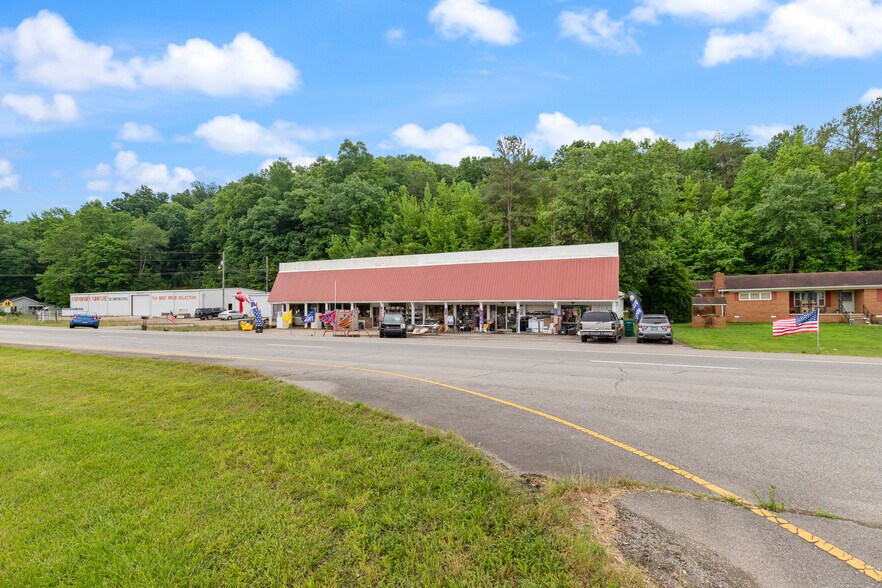 More Photos Of 1416 Highway 70 W, Waverly Flex For Sale