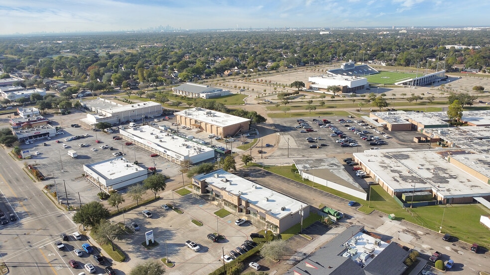 More Photos Of 4001 Spencer Hwy, Pasadena Unknown For Lease