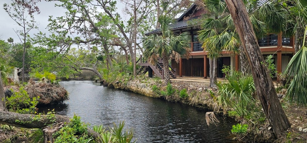 More Photos Of 1606 3rd Ave SE, Steinhatchee Lodge Meeting Hall For Sale