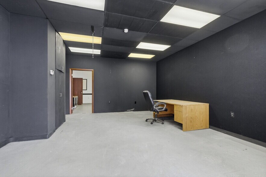 More Photos Of 101 S Main St, Sharpsburg Storefront Retail Office For Sale
