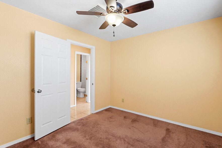 More Photos Of 5200 Doniphan Dr, El Paso Bar For Sale