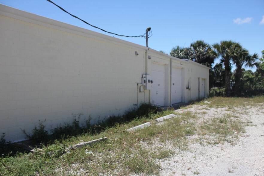 More Photos Of 2659-2679 NE Dixie Hwy, Jensen Beach Storefront Retail Office For Sale