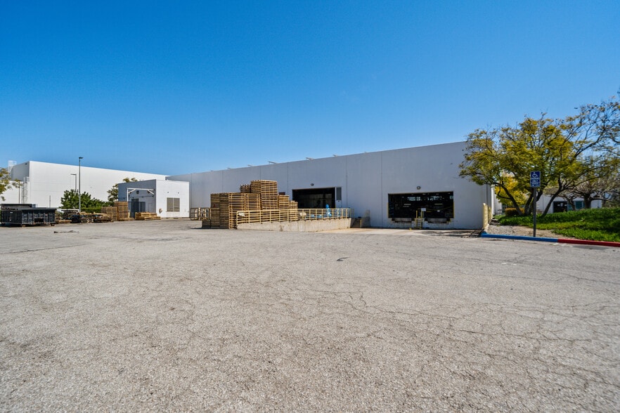 More Photos Of 5651 E Francis St, Ontario Warehouse For Sale