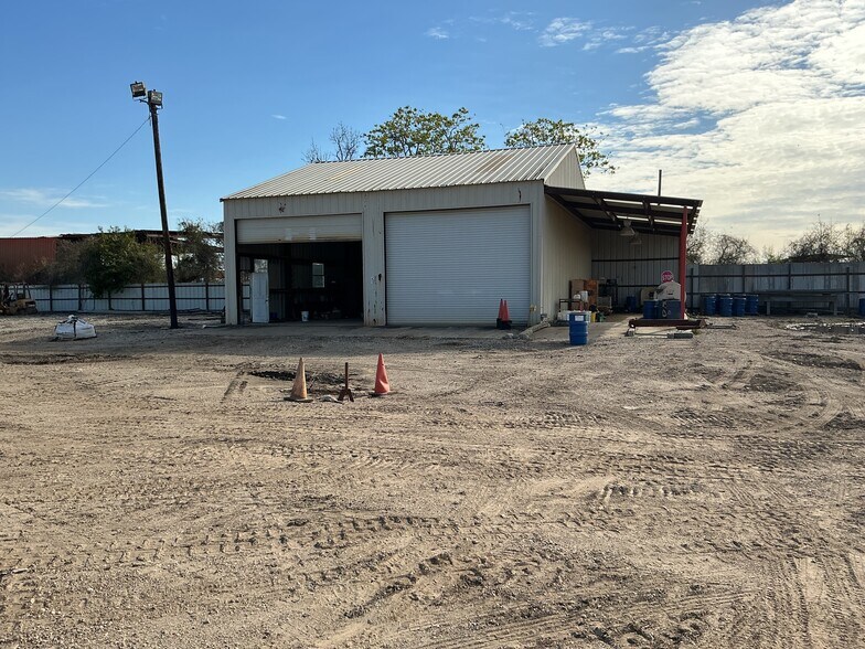 More Photos Of 3021 Hwy 190 W, Port Allen Land For Lease