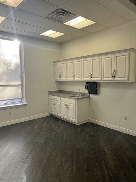 More Photos Of 1300 Shoreline Dr, Gulf Breeze Medical For Lease