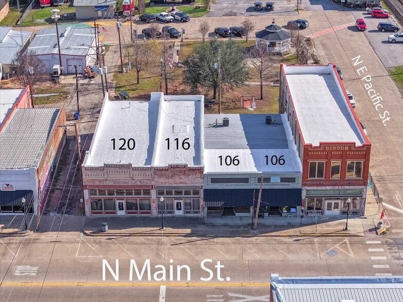 More Photos Of 106 N Main St, Grand Saline Storefront For Sale