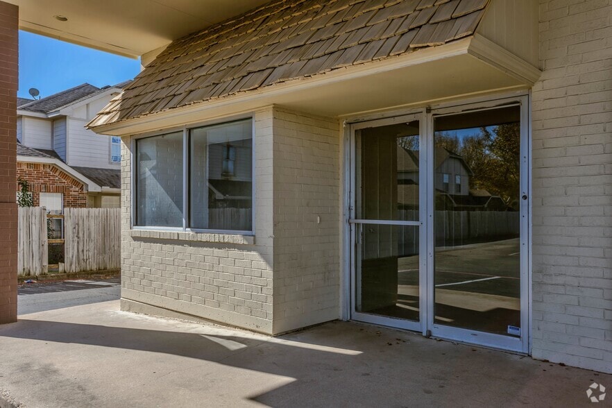 More Photos Of 410 E Camp Wisdom Rd, Duncanville Unknown For Lease