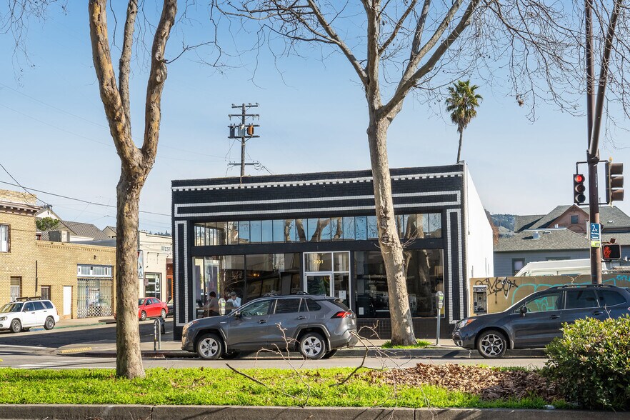 More Photos Of 2101 San Pablo Ave, Berkeley Restaurant For Sale