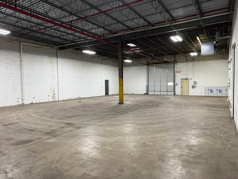 More Photos Of 615 Montgomery St, Saint Paul Self Storage For Lease