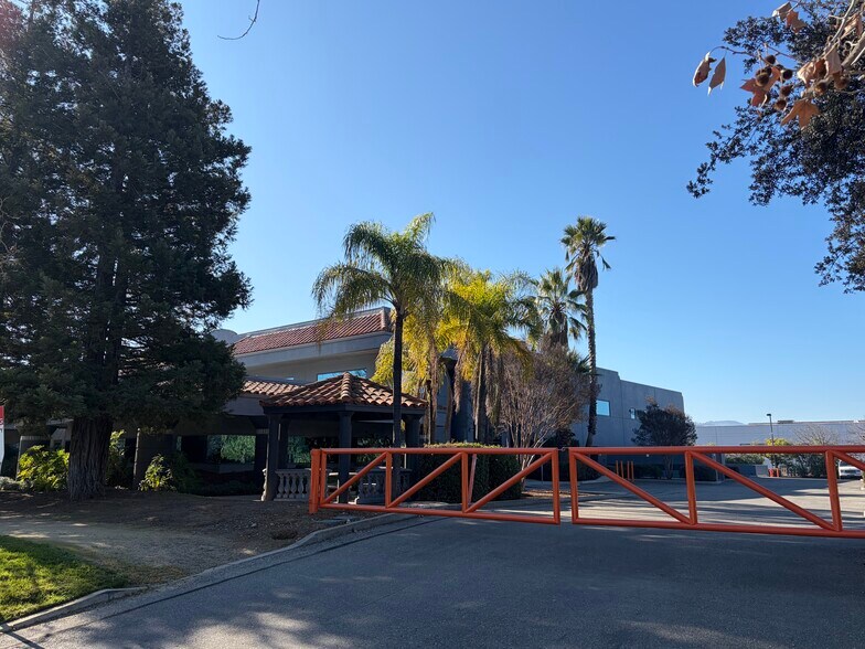 More Photos Of 700 Jarvis Dr, Morgan Hill Manufacturing For Sale