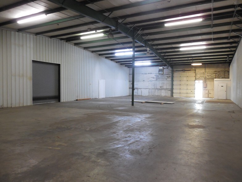 More Photos Of 3135 S Scenic Ave, Springfield Distribution For Lease