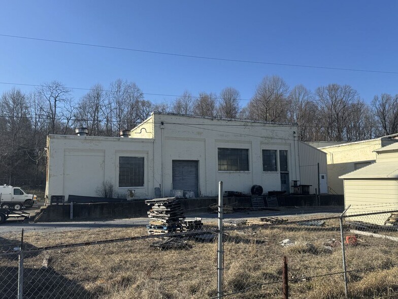 More Photos Of 300 Janie Hammitt Dr, Bristol Industrial For Sale