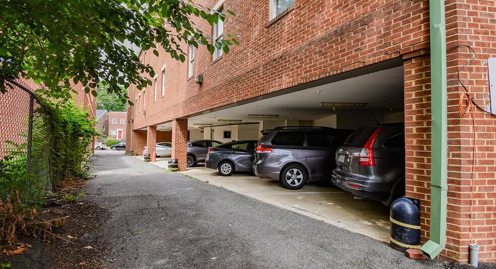 More Photos Of 112 S West St, Alexandria Office For Lease