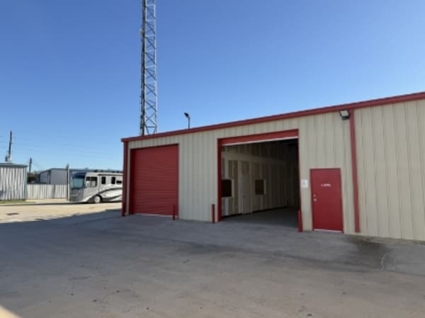 More Photos Of 15096 Highway 6, Rosharon Industrial For Lease