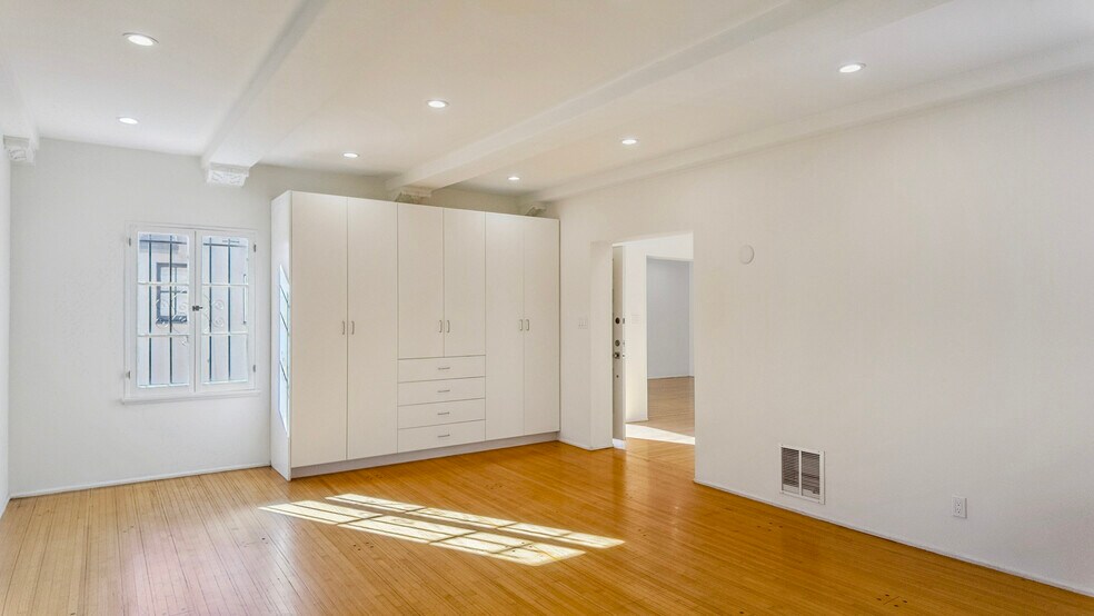 More Photos Of 205 S Reeves Dr, Beverly Hills Apartments For Sale