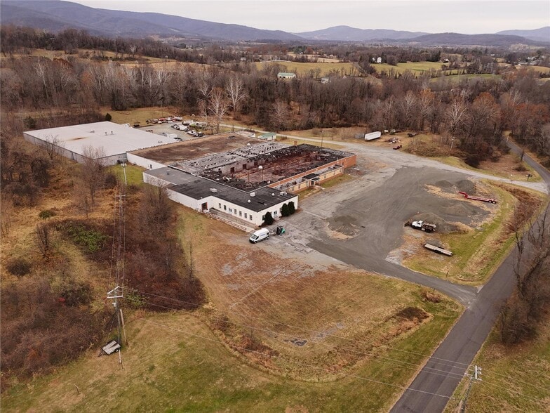 More Photos Of 113 Aileen Rd, Flint Hill Warehouse For Sale