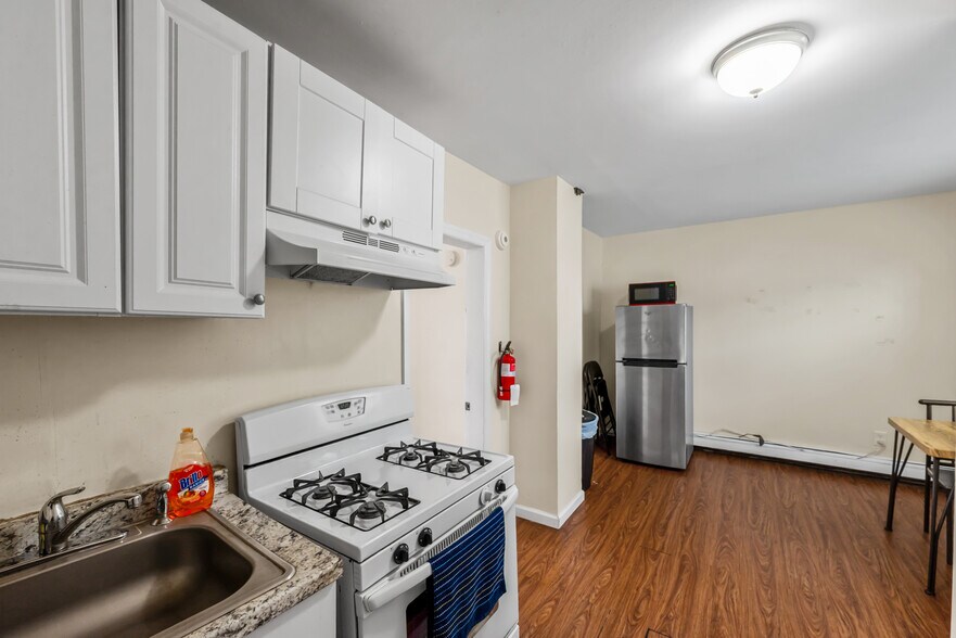 More Photos Of 200 Hall Ave, Perth Amboy Bar For Sale