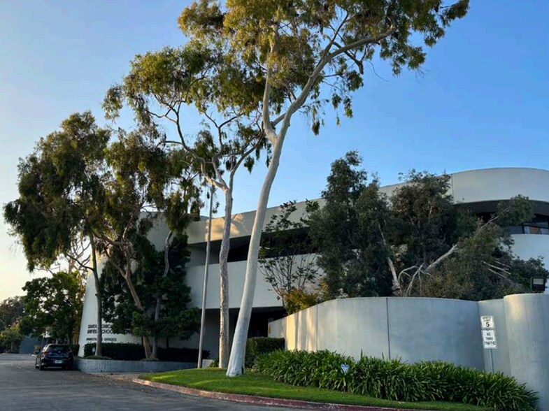 More Photos Of 1651 16th St, Santa Monica Office For Lease