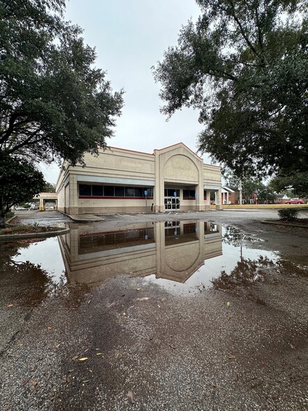 Primary Photo Of 1422 E Pass Rd, Gulfport Freestanding For Lease