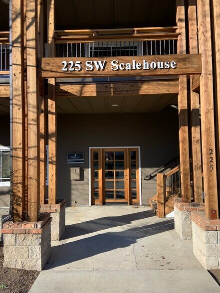 More Photos Of 225 SW Scalehouse Loop, Bend Office For Lease