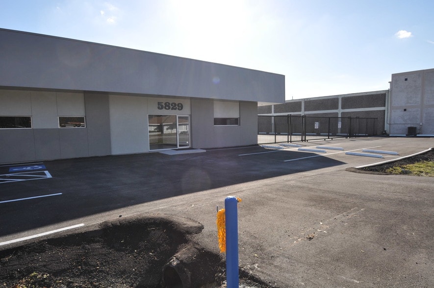 More Photos Of 5829 Beverly Hill St, Houston Warehouse For Lease
