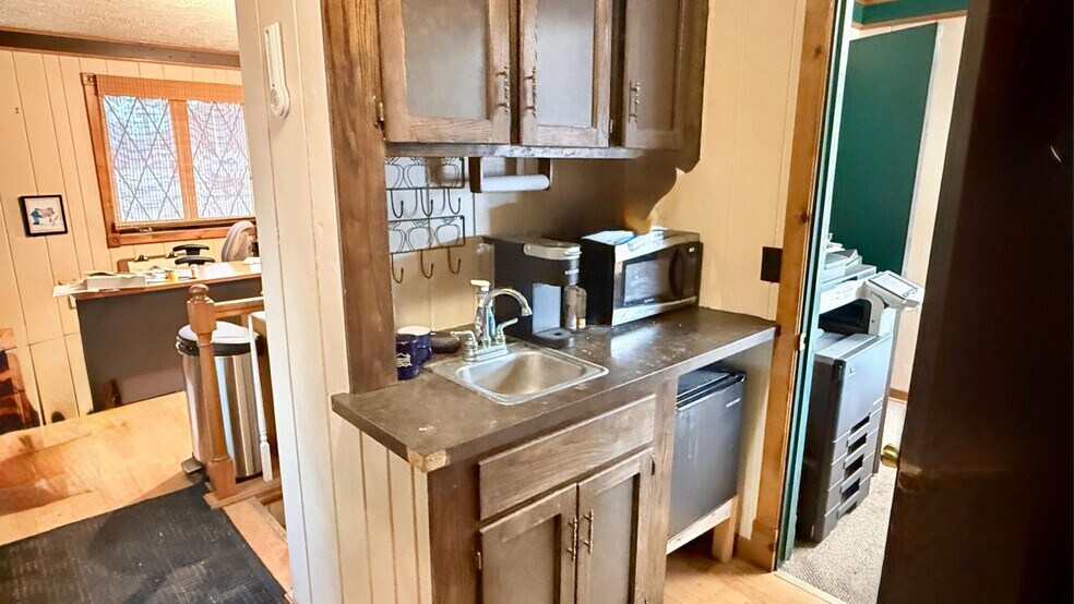 More Photos Of 7242 Bradley St, Lake Tomahawk Office For Sale