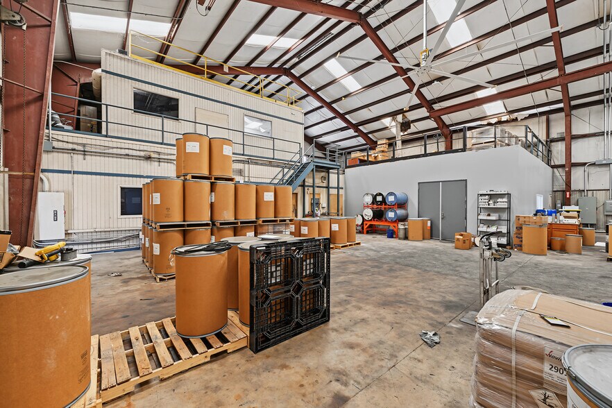 More Photos Of 17309 Hufsmith Kohrville Rd, Tomball Warehouse For Sale