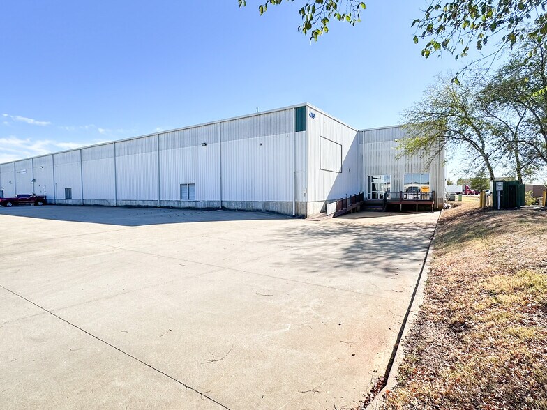 Primary Photo Of 419 S Lincoln St, Lowell Showroom For Lease