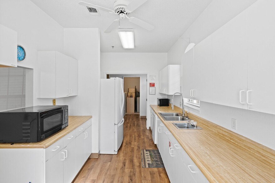 More Photos Of 45 South Shore Dr, Miramar Beach Storefront Retail Office For Lease