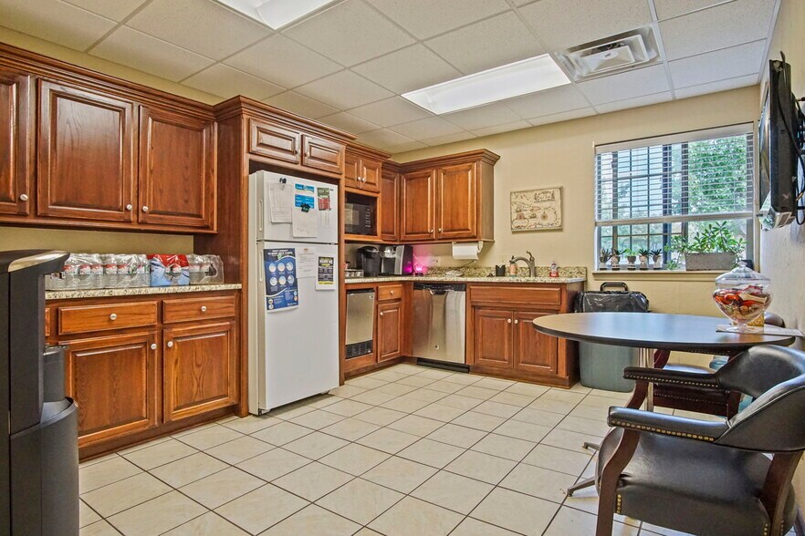 More Photos Of 1006 24th Ave NW, Norman Office For Sale