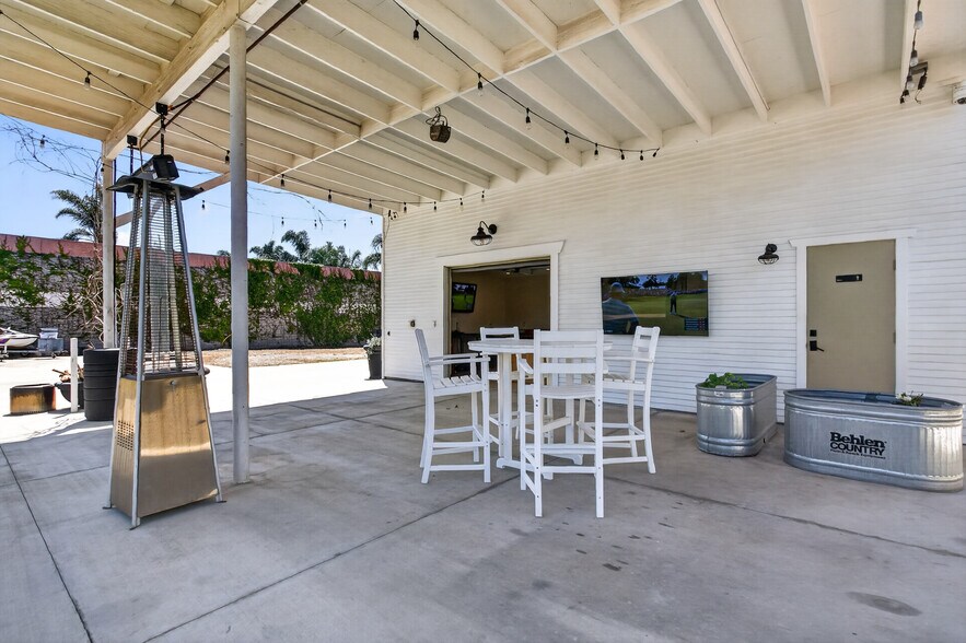 More Photos Of 17066 Palmdale Ln, Huntington Beach Contractor Storage Yard For Sale