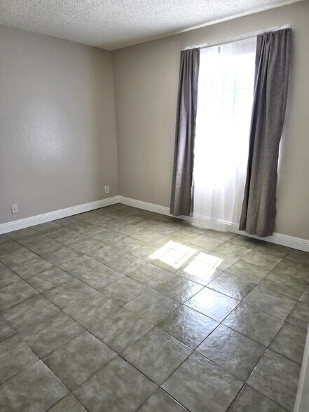 More Photos Of , Las Vegas Multifamily For Sale