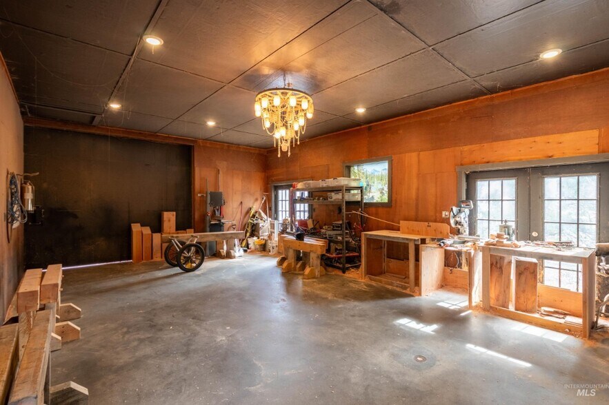 More Photos Of 64 Messick Ln, Garden Valley General Retail For Sale