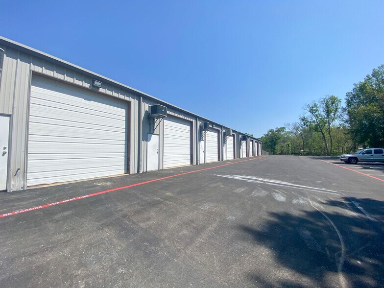 More Photos Of 16753 Donwick Dr, Conroe Warehouse For Lease