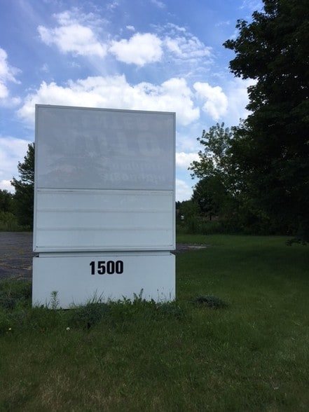 More Photos Of 1500 E Algonquin Rd, Algonquin Auto Repair For Lease