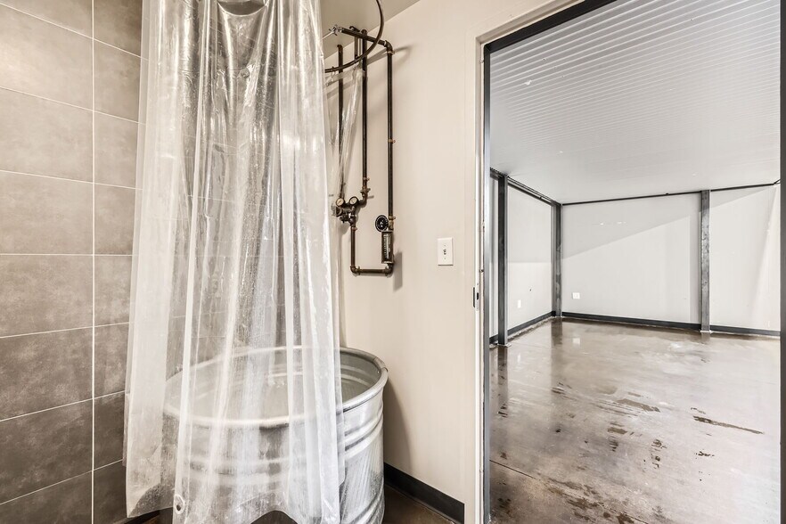 More Photos Of 9337 Commerce Center St, Highlands Ranch Showroom For Sale