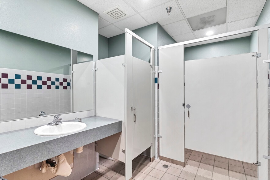 More Photos Of 925-935 Commercial St SE, Salem Medical For Lease