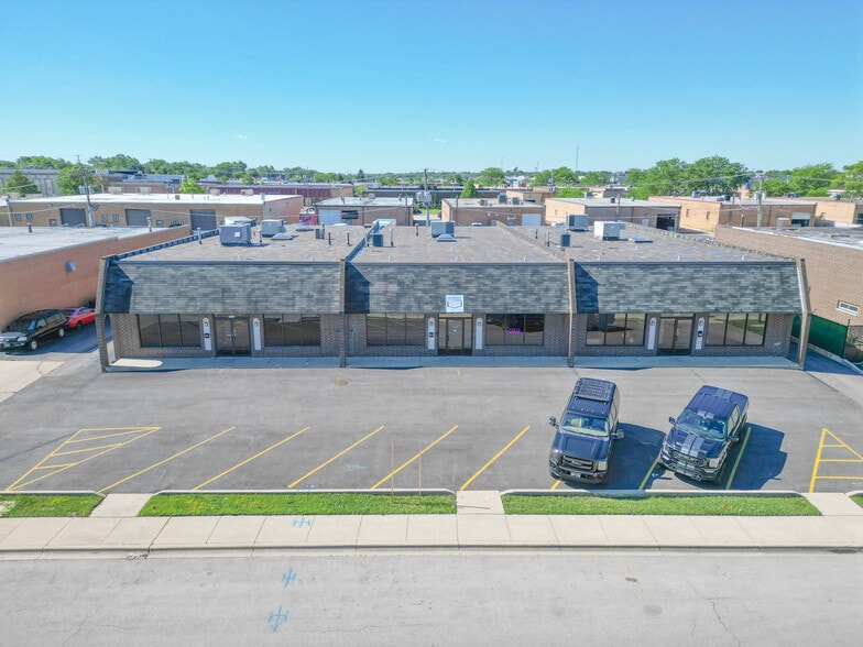 More Photos Of 1541-1543 Bourbon Pky, Streamwood Light Distribution For Lease