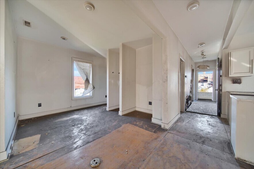 More Photos Of 7436 Oakland St, Detroit Apartments For Sale