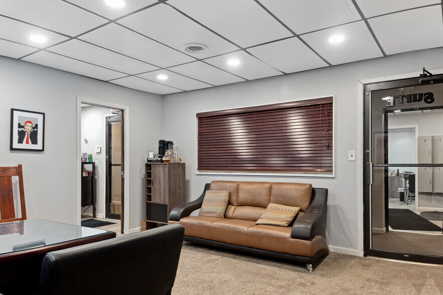 More Photos Of 23940-23948 Eureka Rd, Taylor Freestanding For Sale