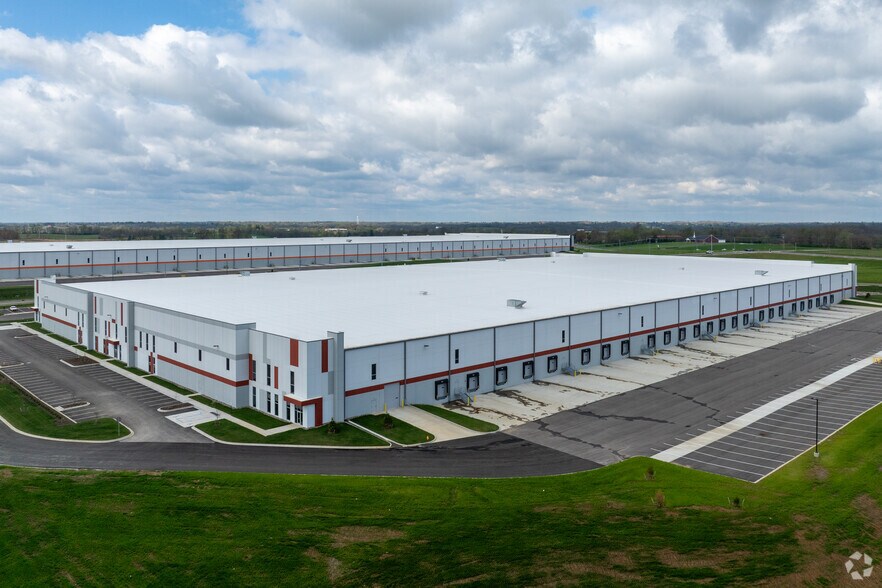 More Photos Of 140 Logistics Dr, Shelbyville Industrial For Lease