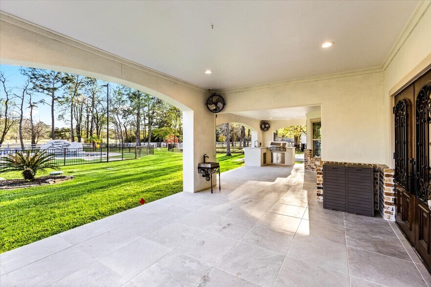 More Photos Of 8811 West Ln, Magnolia Office For Sale