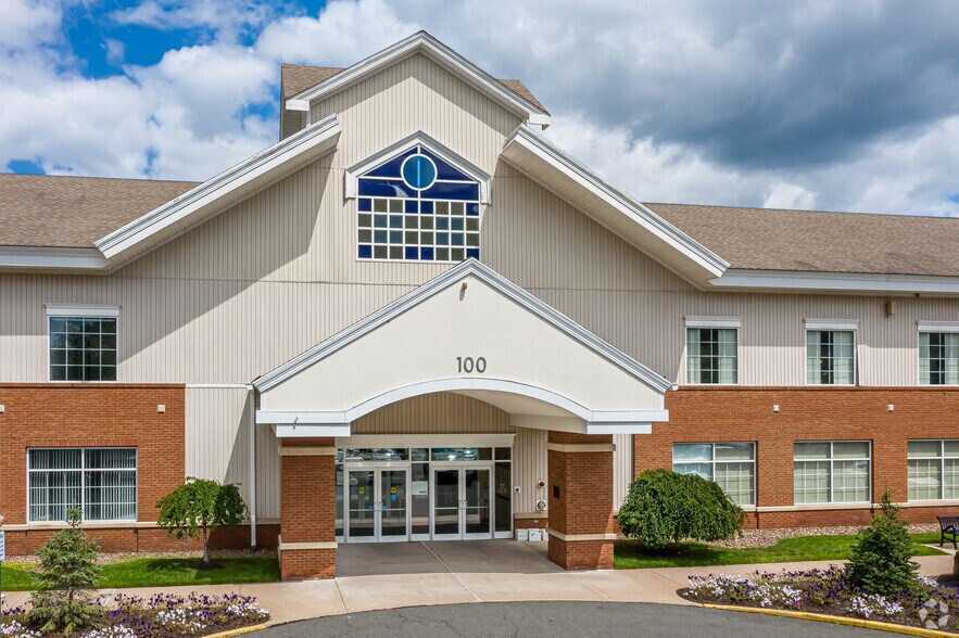 More Photos Of 100 Simsbury Rd, Avon Medical For Lease