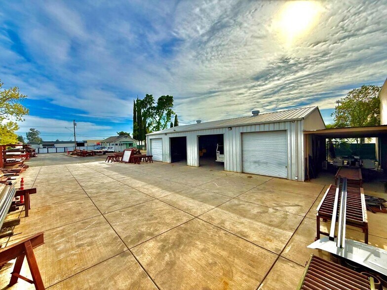 Primary Photo Of 3623 51st Ave, Sacramento Service For Lease