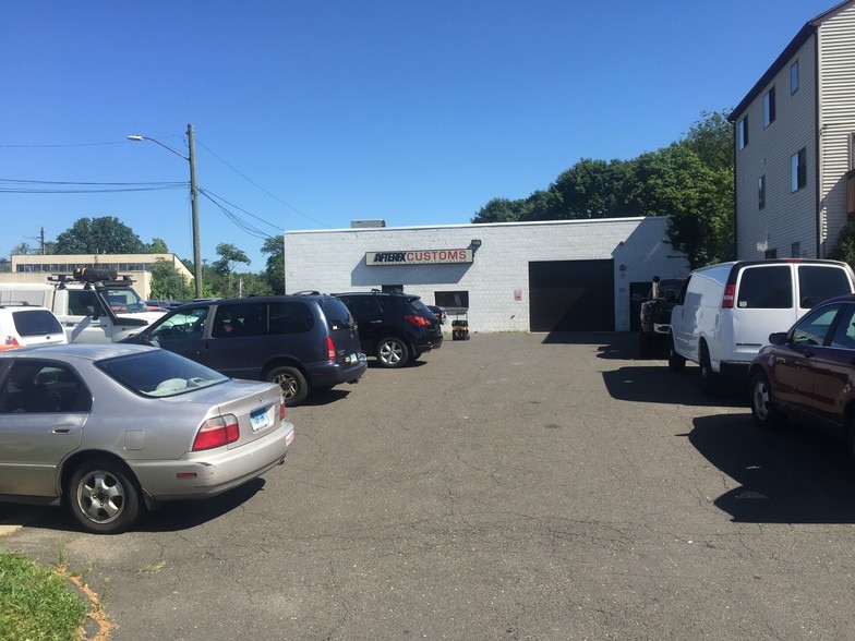 More Photos Of 20 Crescent St, Stamford Warehouse For Sale