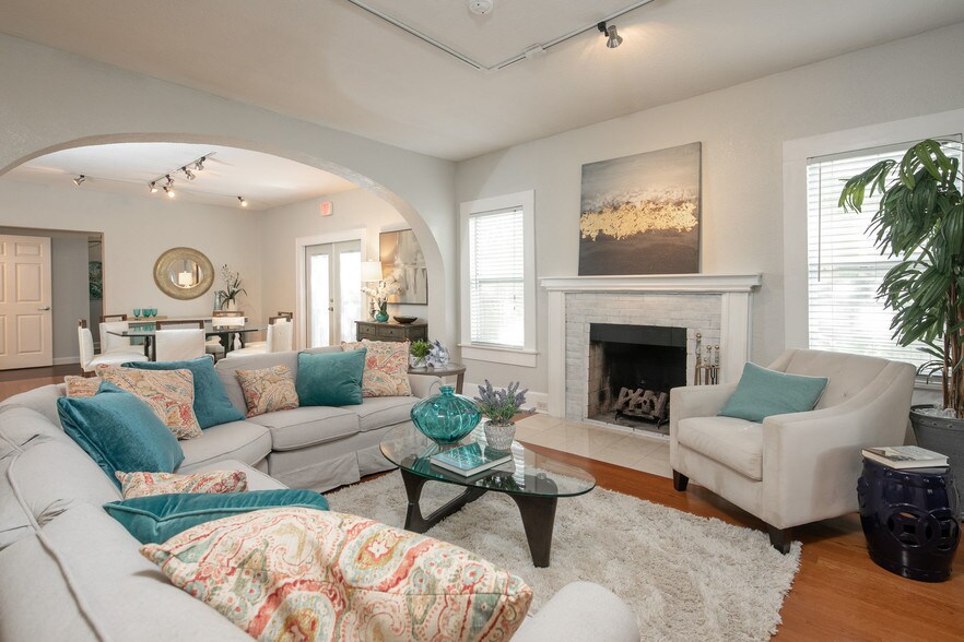 More Photos Of 2515 1st Ave N, Saint Petersburg Office Residential For Sale