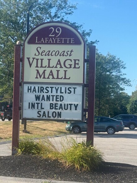 More Photos Of 29 Lafayette Rd, North Hampton Storefront Retail Office For Lease