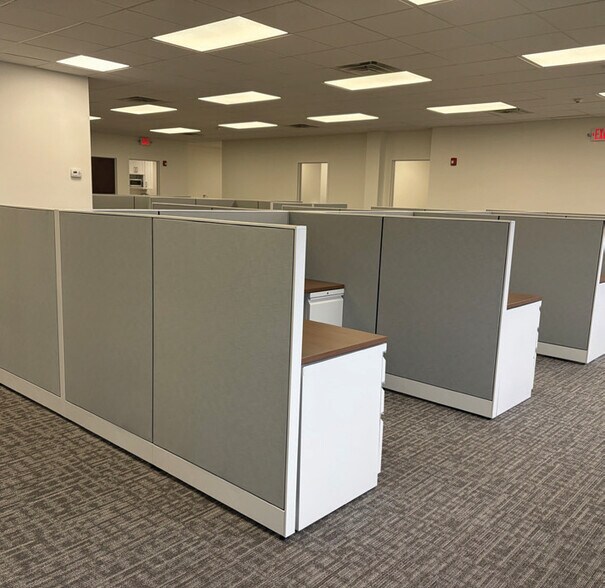 More Photos Of 350 Motor Pky, Hauppauge Office For Lease