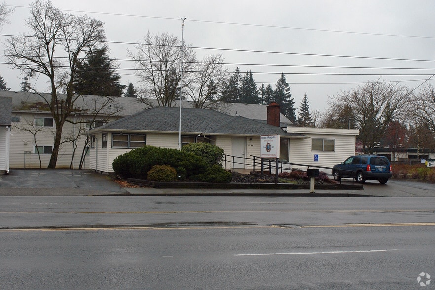 More Photos Of 12440 NE Halsey St, Portland Office For Sale