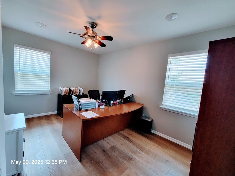 More Photos Of 1913 Hemlock Dr, Haltom City Office For Sale